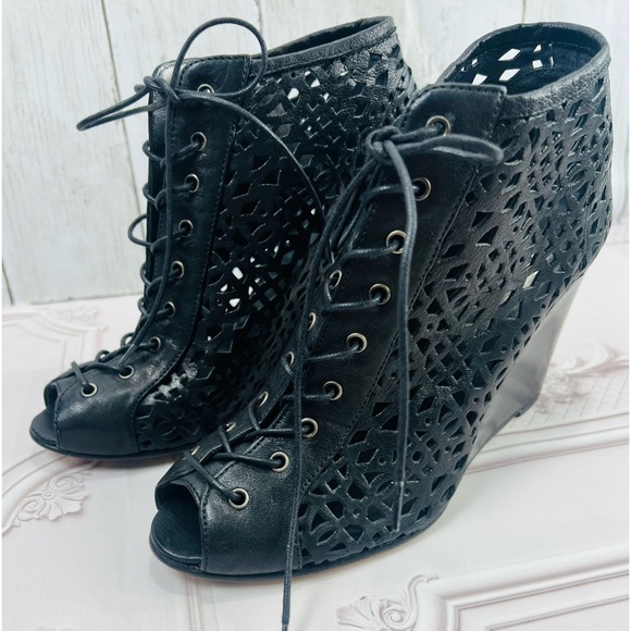 Stuart Weitzman Women  wedge Open Toe  Lace Up Leather booties Size 6.5 - Picture 3 of 15